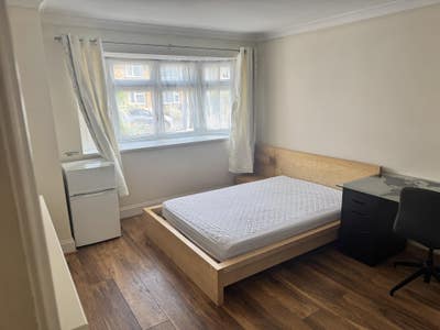 New paint double room a private en-suite bathroom Main Photo
