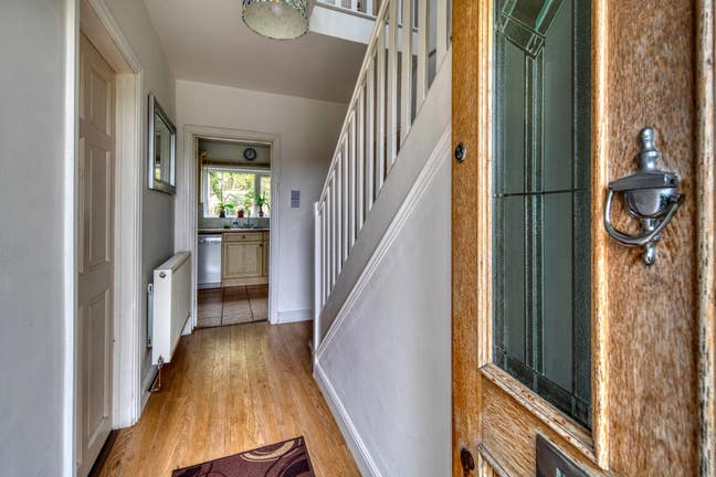 Fully Furnished 6-Bed | Big Garden + Parking  Main Photo