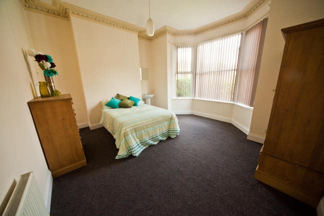 Large room bills included near the city  Main Photo
