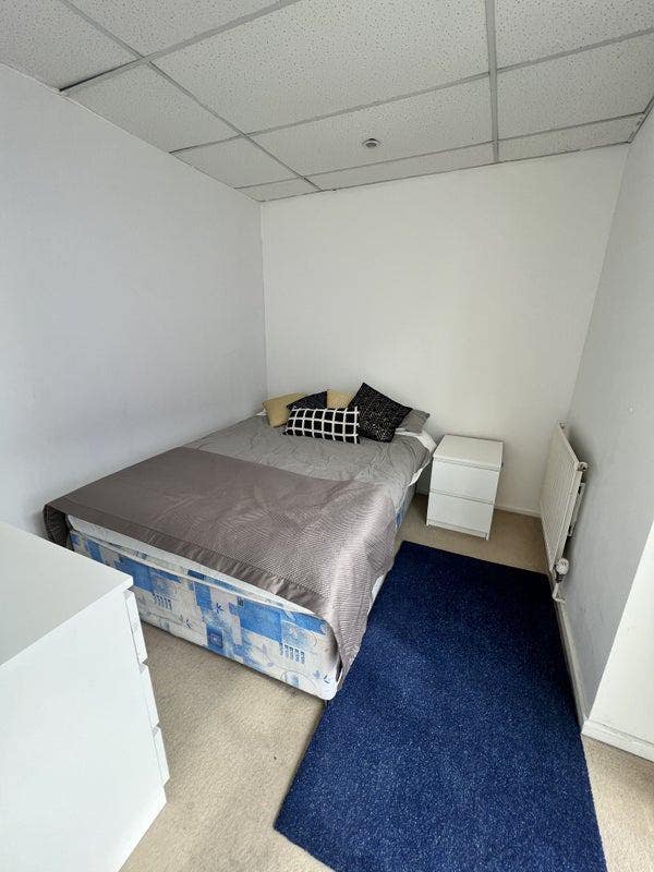 Excellent room in Earlsfield – Immediate Move In Main Photo