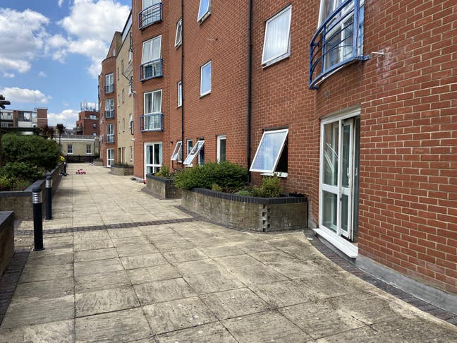 Lovely flat, for 2 friends (students are welcome) Main Photo