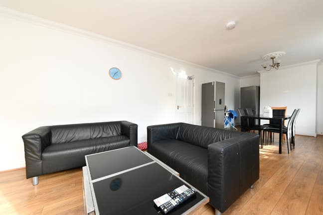 Awesome Single Room Main Photo