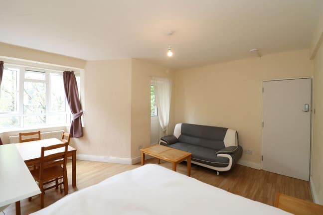 3 Beautiful Rooms in White City! Central Line! Main Photo