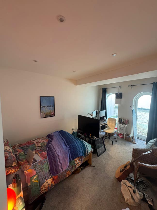 Short-Term Double Room Available in Stunning House Main Photo