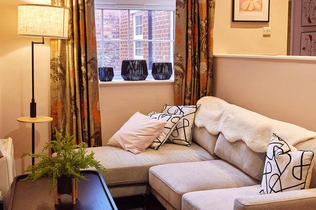 Room to Rent in Luxury student apartment  Main Photo