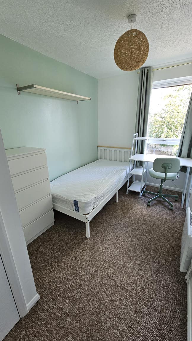 Single room next to Cambridge Station, all female Main Photo