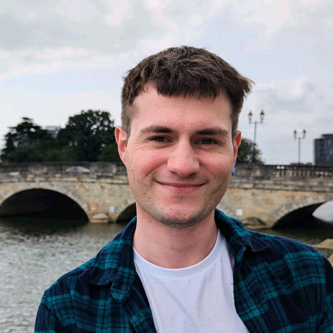 Professional teacher seeking room in Manchester Main Photo