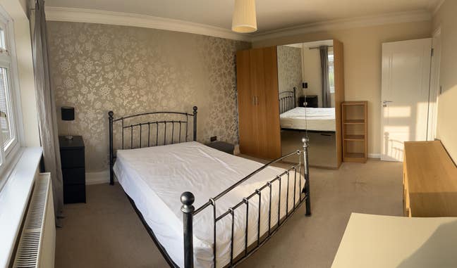 Double bedroom Harrow on the Hill Main Photo