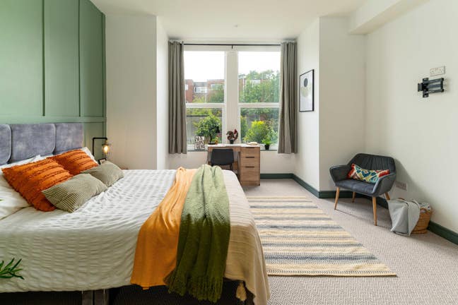 Couples Welcome | Huge Studio Room | Bury  Main Photo