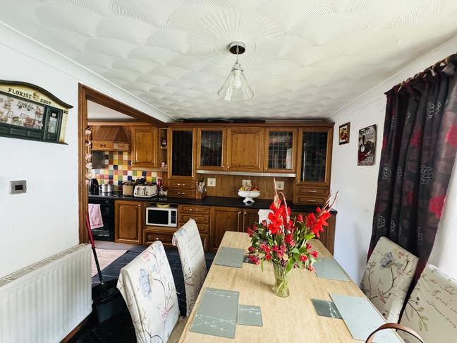 Lovely Room For Rent Main Photo