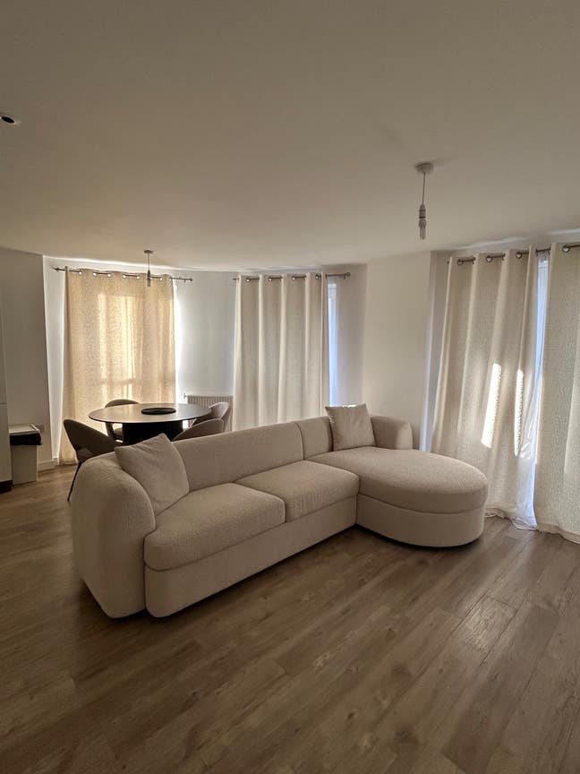 Double Room with Private Bathroom (Some bills inc) Main Photo