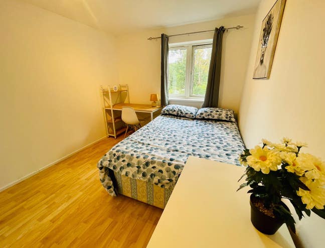 Quality room-  gated community in Brondesbury Main Photo