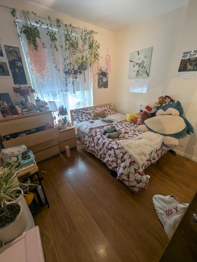 Three Double Bedroom Flat with Garden- E1W Main Photo