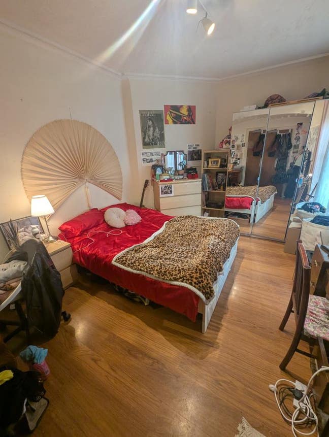 Three Double Bedroom Flat with Garden- E1W Main Photo