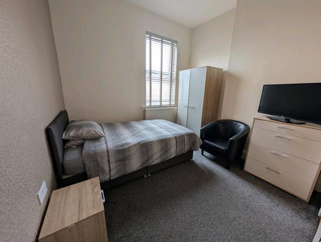 Modern En Suite Room Available on Hartington St  Main Photo