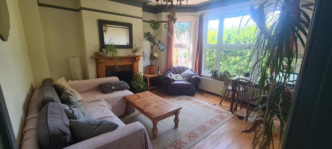 Large double available in three bed house share Main Photo