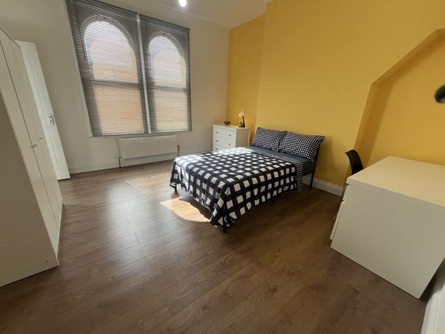 Modern Spacious Ensuite Rooms Available Main Photo