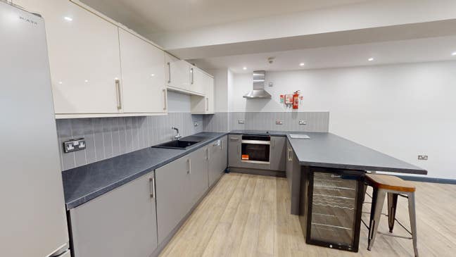 Double Room Near City Centre - Available Immediate Main Photo