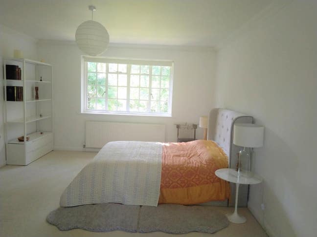 A beautiful triple sized  room with  ensuite.  Main Photo
