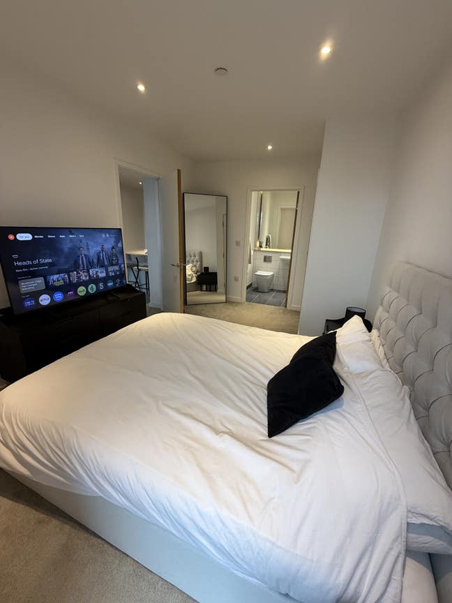 Short Term Luxury Apartment available for August Main Photo