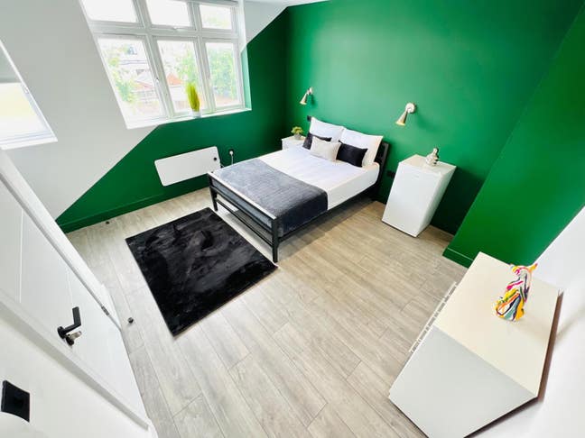 Ensuite Available NOW - Streatham Main Photo
