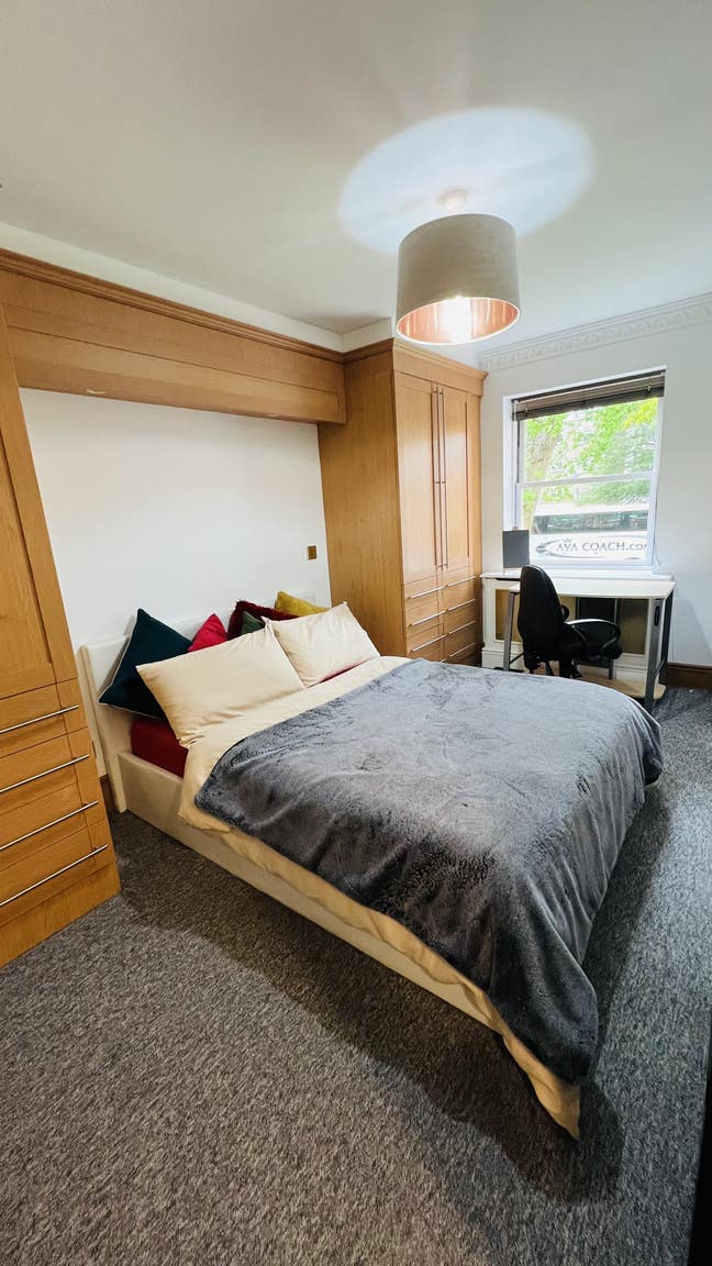 A private room for rent in the shared flat BH1  Main Photo