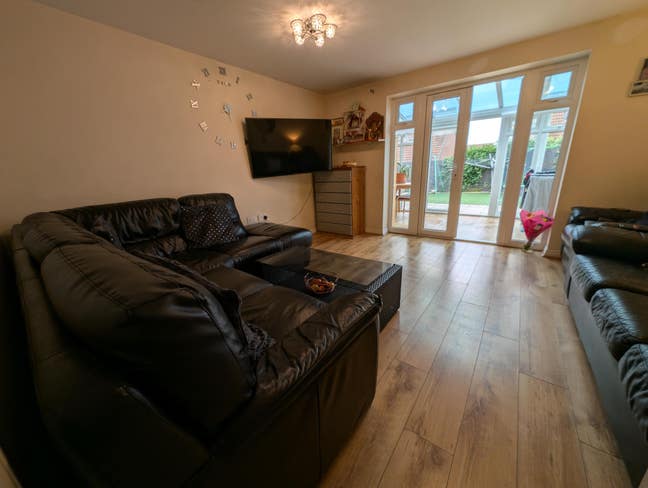 Very big double room in Great Western park Main Photo