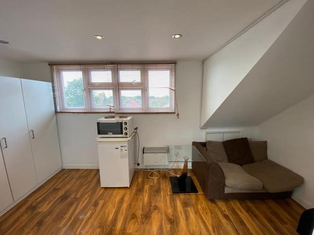 Furnished Studio Flat in Southall Main Photo