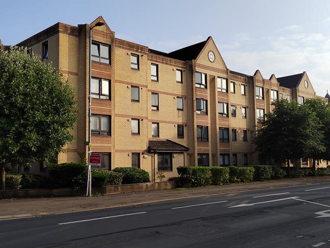 2 bedroom flat in Middlesex Gardens, Glasgow, G41 Main Photo