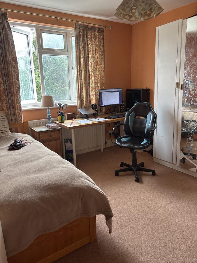 Room with dinner/ refreshments included  Main Photo