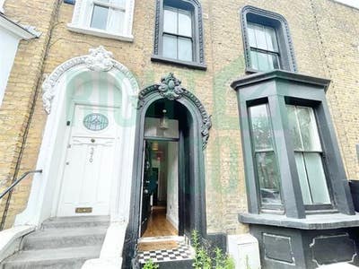 5 Bed 4 Bath House | Steps Away from QMUL Campus | Main Photo