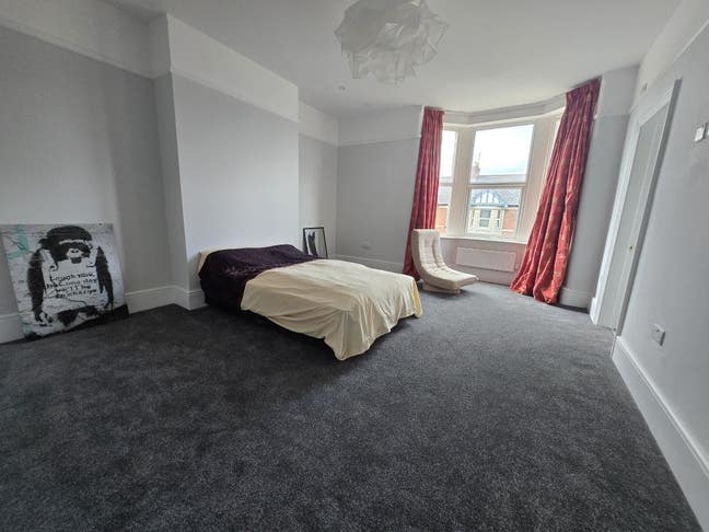 Large double with Ensuite and Single Medium Room Main Photo