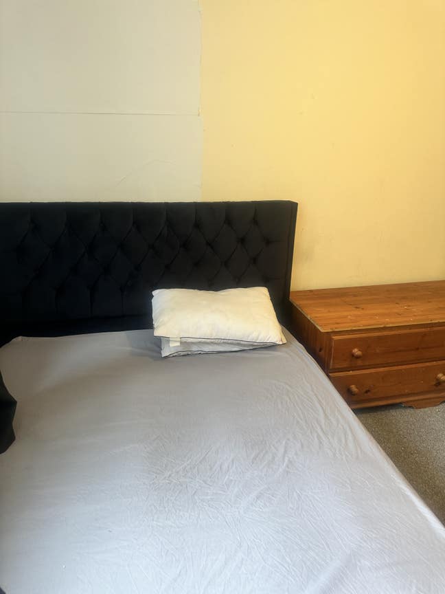 Double Room for Rent – Couples Welcome | £650 (Sin Main Photo