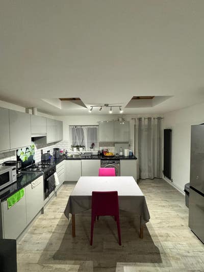 Cosy double room in a lovely modern house Main Photo