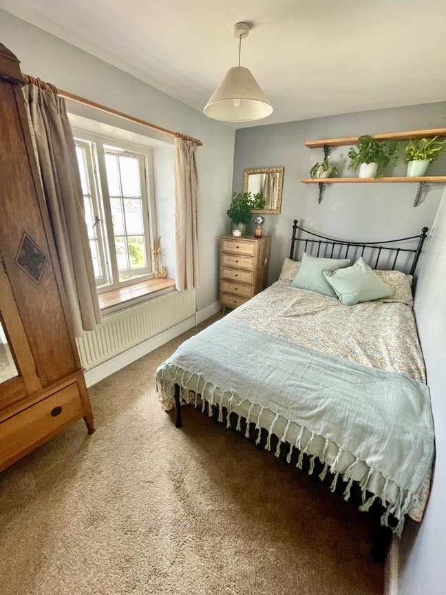 Small double room in rural village Main Photo
