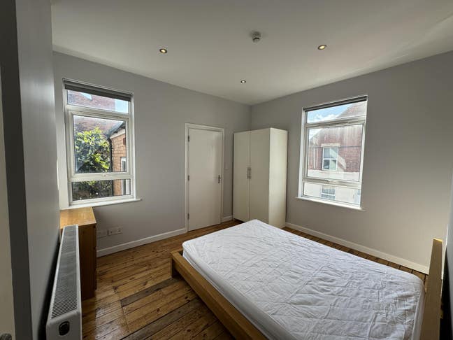 Huge En-Suite room in fab shared house Main Photo