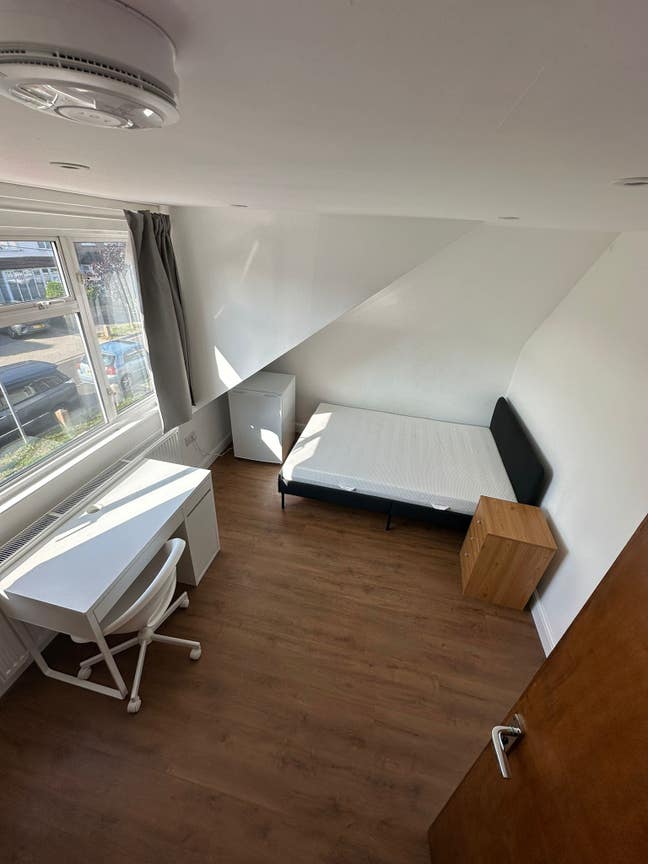 Newly Refurbished Room for Rent in Wembley  Main Photo