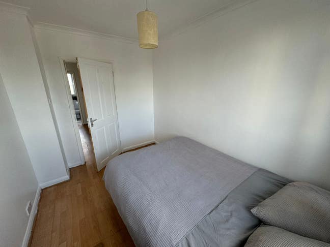 Spacious Semi-Double Bedroom Available in E2 Main Photo