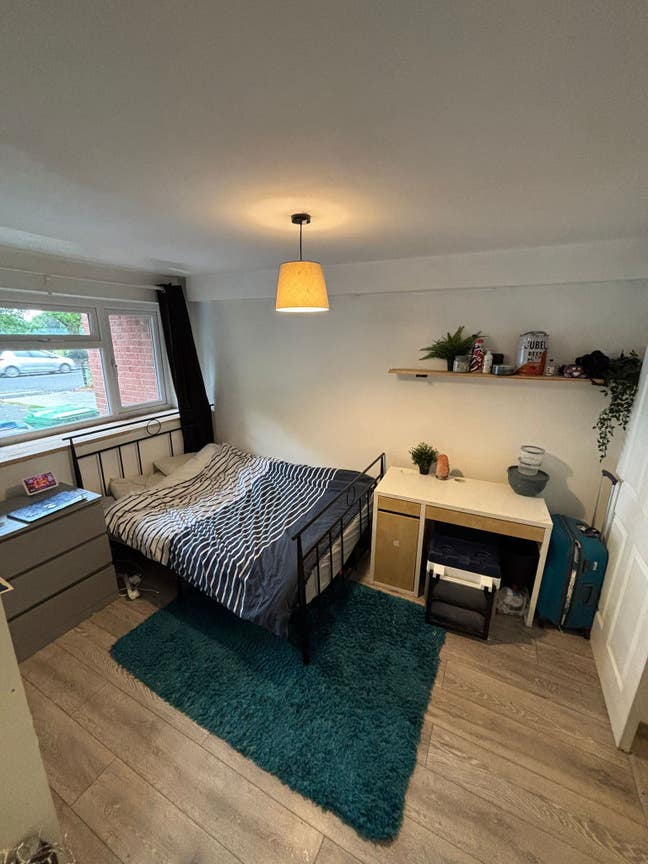 Double bed w/shower Main Photo