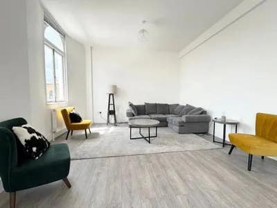 HUGE double room with en-suite  Main Photo
