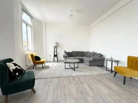 HUGE double room with en-suite  Main Photo