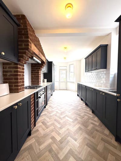 Newly refurbished house near train station Main Photo