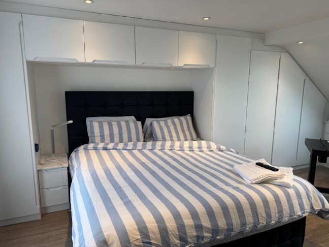 Comfy tranquil en-suite bedroom Main Photo