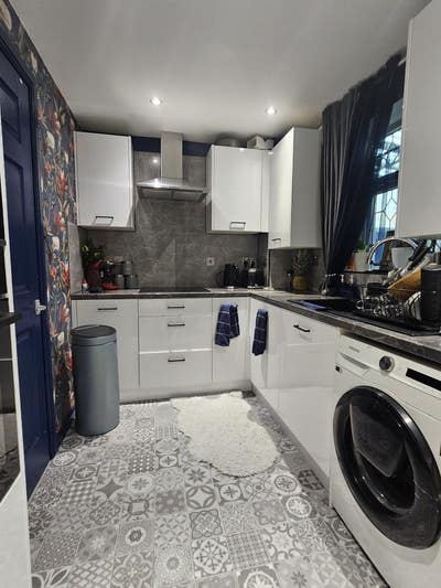 Double or single room for rent  Main Photo