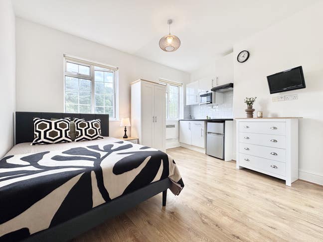 Studio Flat in Stanmore HA7 £995 + electric Main Photo