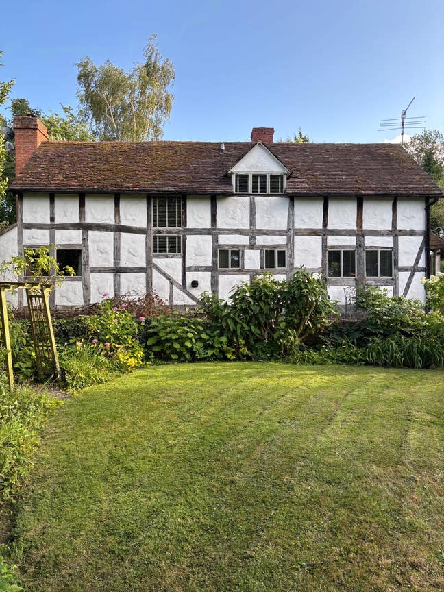Double Room in a Country Cottage Main Photo