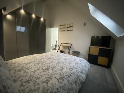 Fully furnished double room. With own bathroom Main Photo