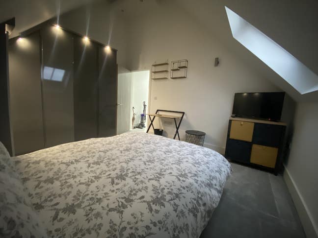 Fully furnished double room. With own bathroom Main Photo