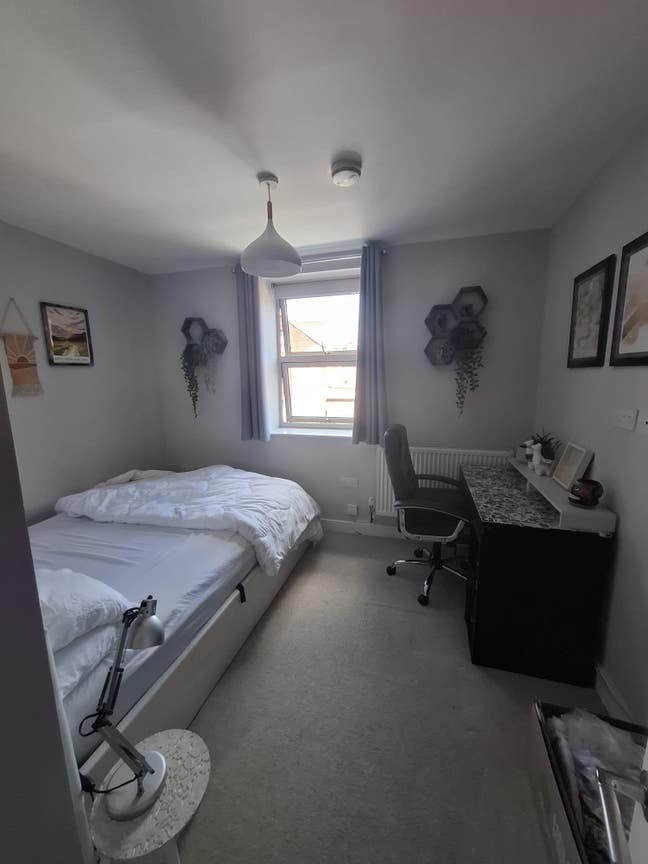 Mon-Fri double furnished room in Bendminster Main Photo
