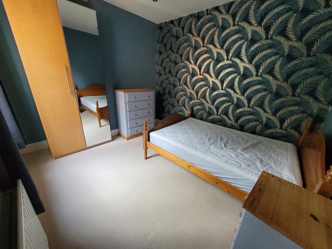 Double room in a large homely house Main Photo